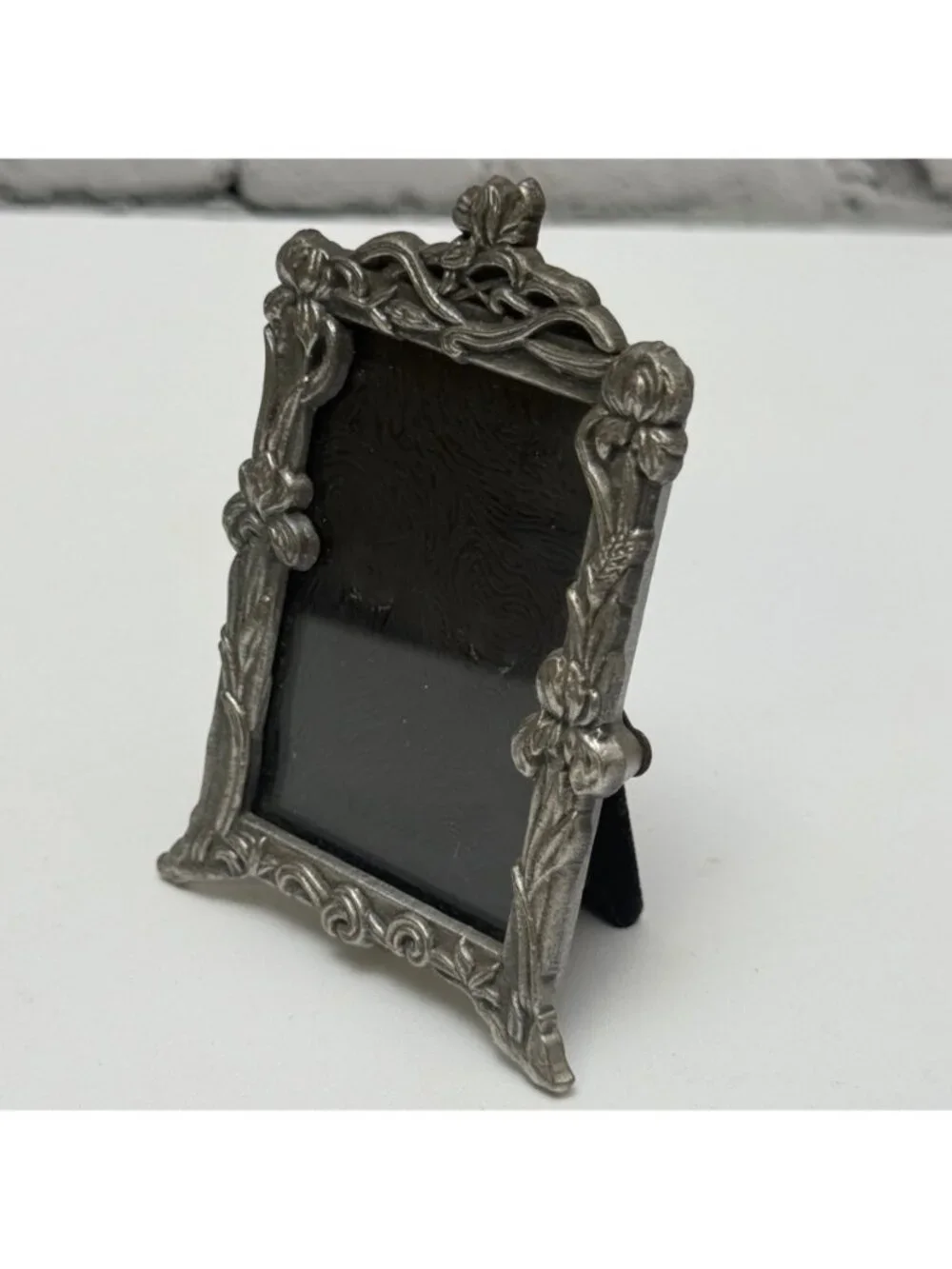 Unbranded vintage art